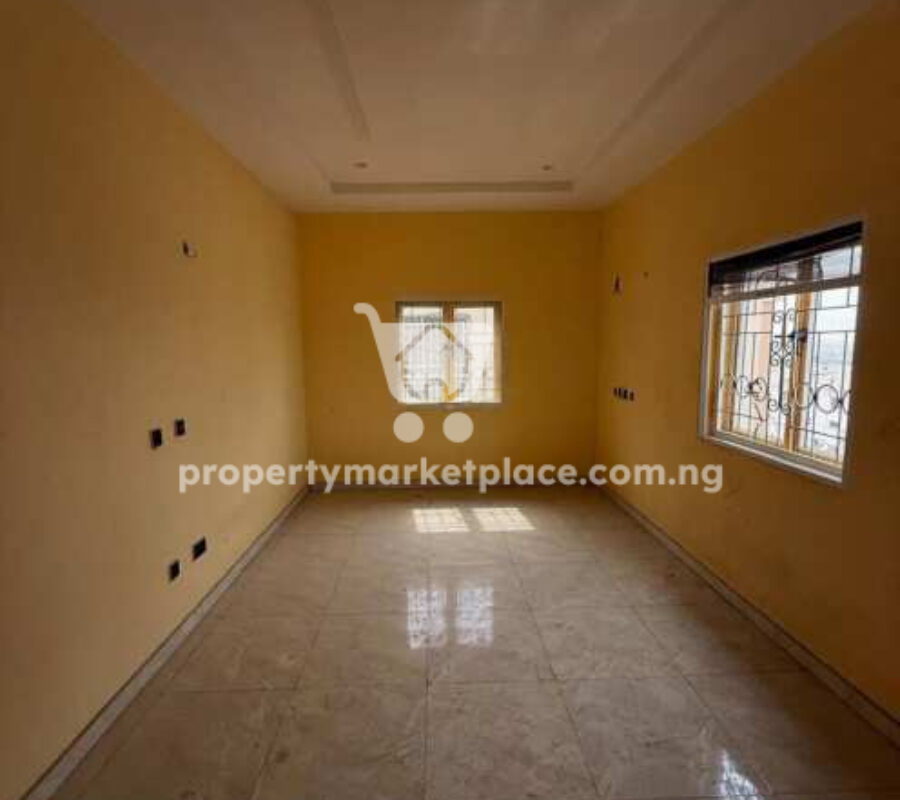 Spacious 3 bedroom flat in a nice area with tarred roads