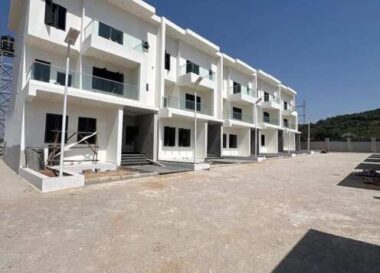 4 bedroom terrace duplex with a room Bq