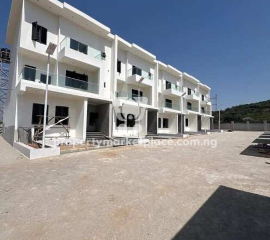 4 bedroom terrace duplex with a room Bq
