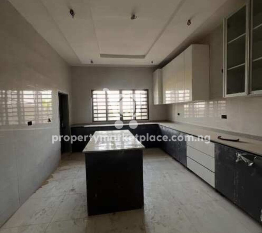 4 bedroom terrace duplex with a room Bq