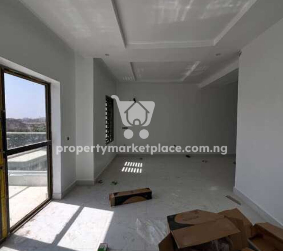 4 bedroom terrace duplex with a room Bq