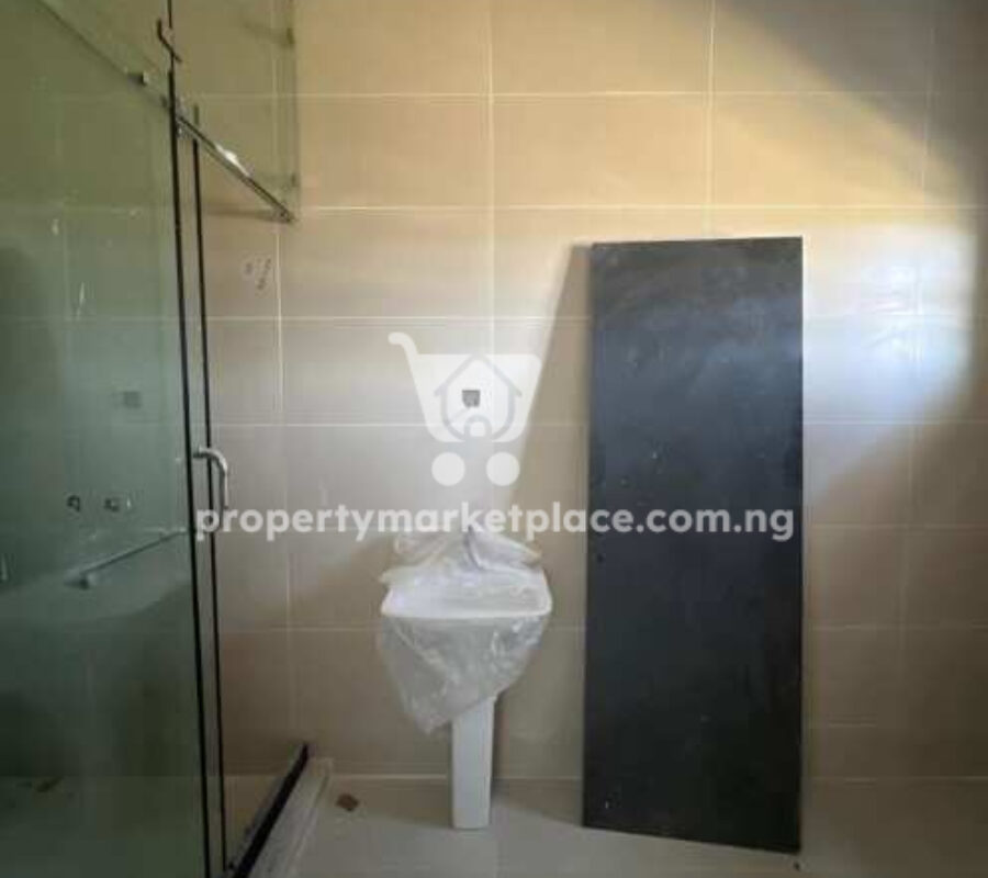 4 bedroom terrace duplex with a room Bq