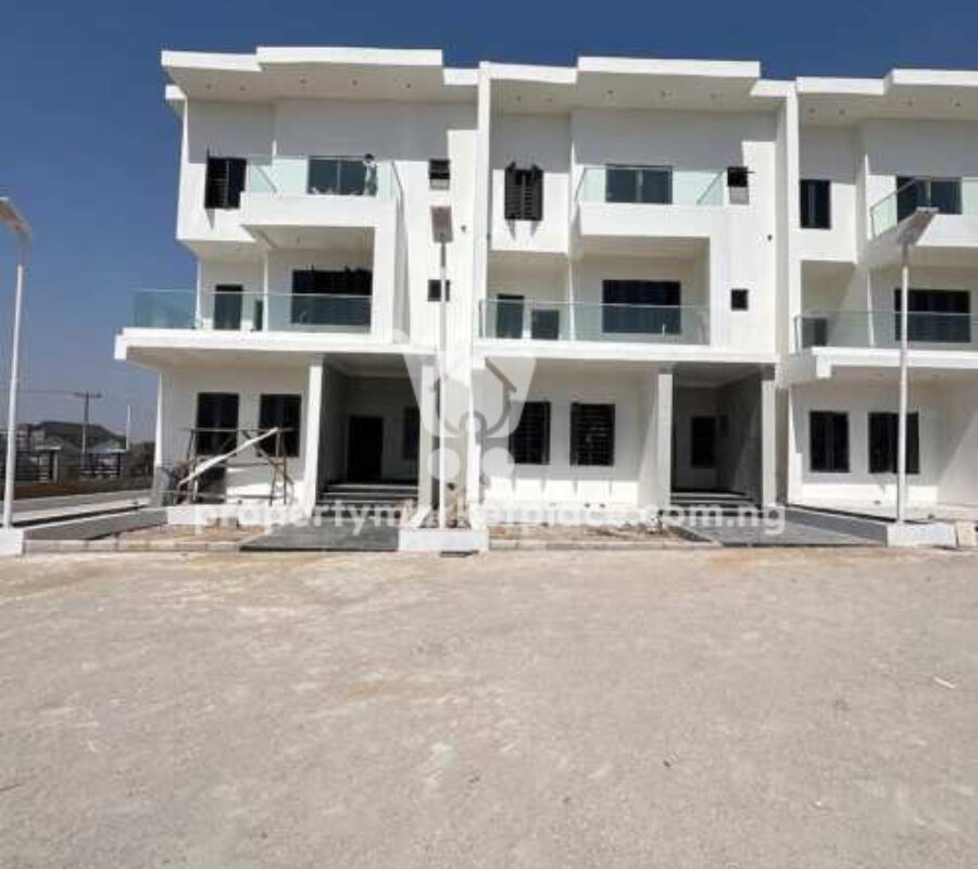 4 bedroom terrace duplex with a room Bq