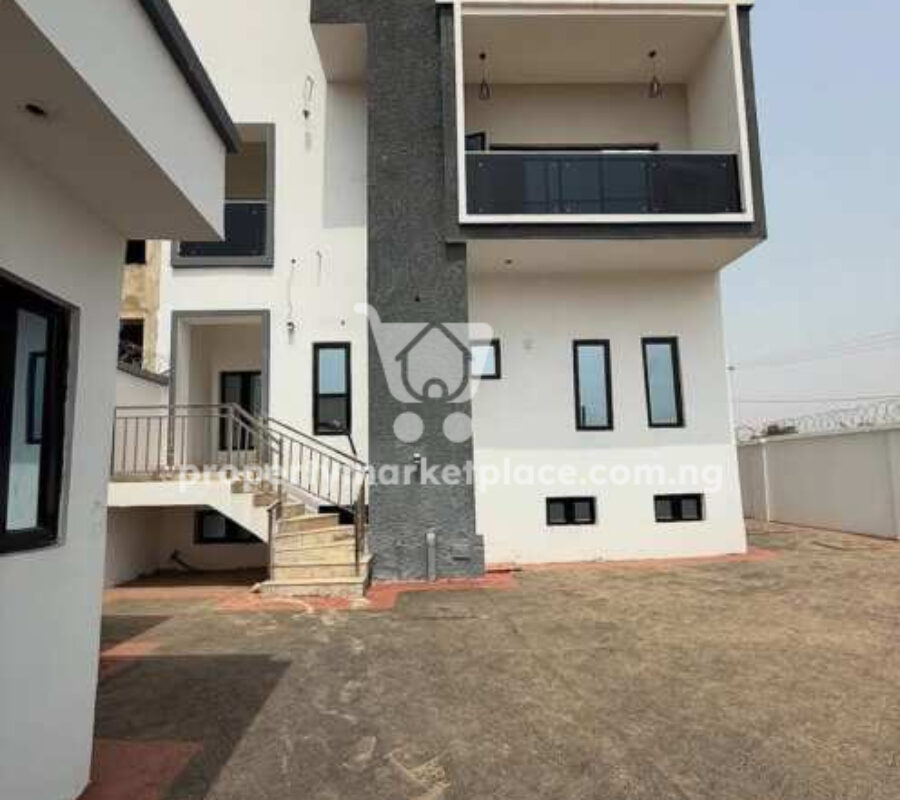 4 bedroom semi-detached duplex with Bq & basement