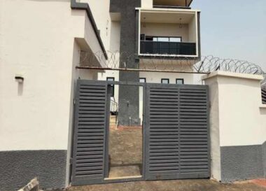 4 bedroom semi-detached duplex with Bq & basement