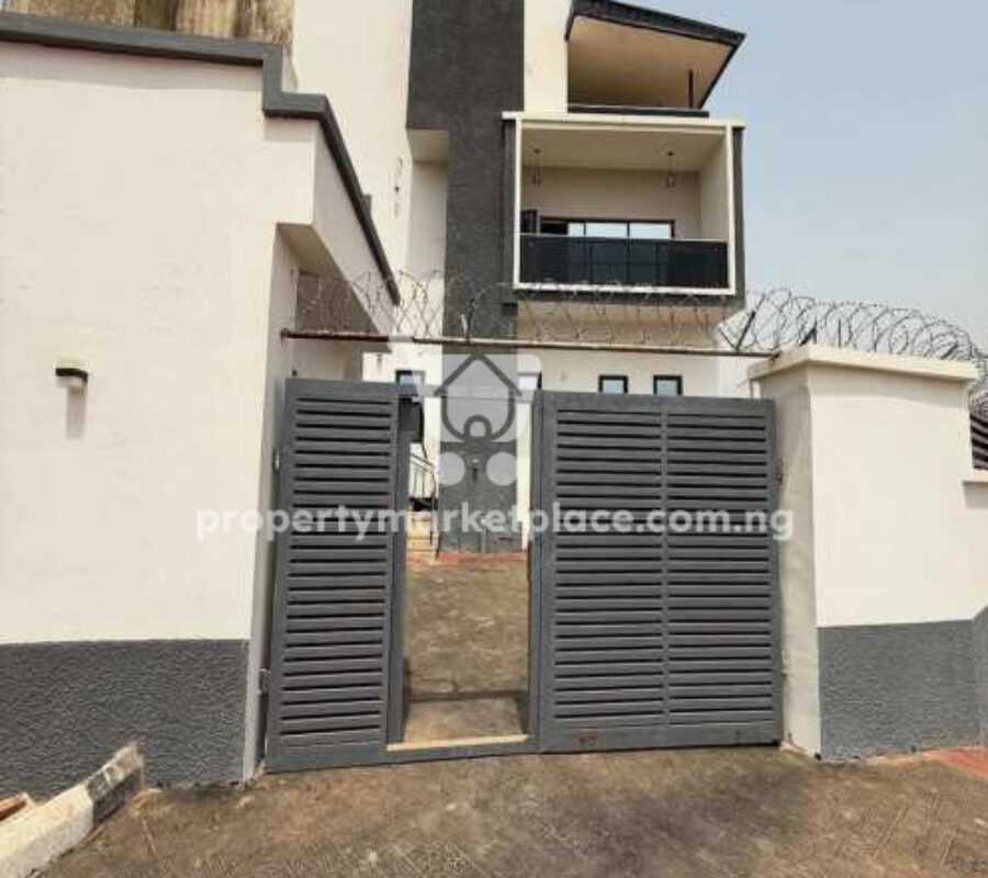 4 bedroom semi-detached duplex with Bq & basement