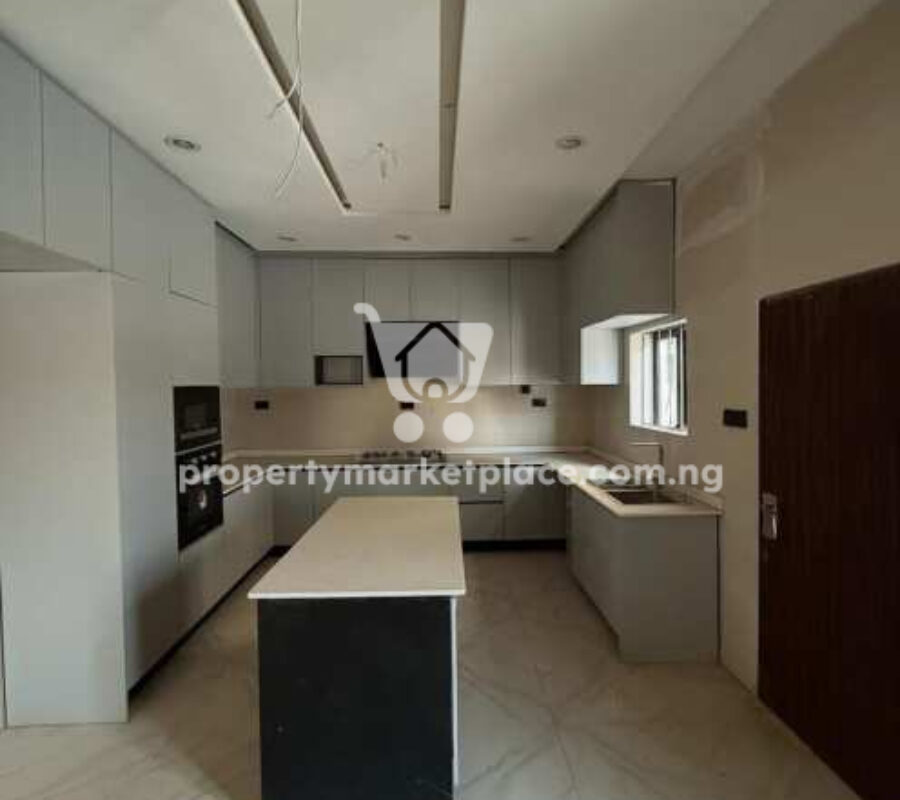 4 bedroom semi-detached duplex with Bq & basement
