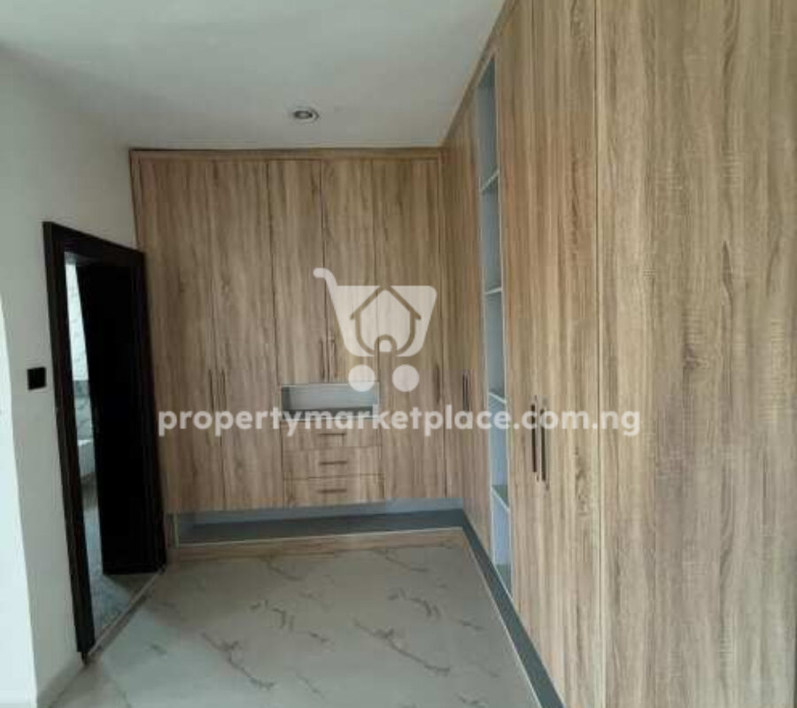 4 bedroom semi-detached duplex with Bq & basement