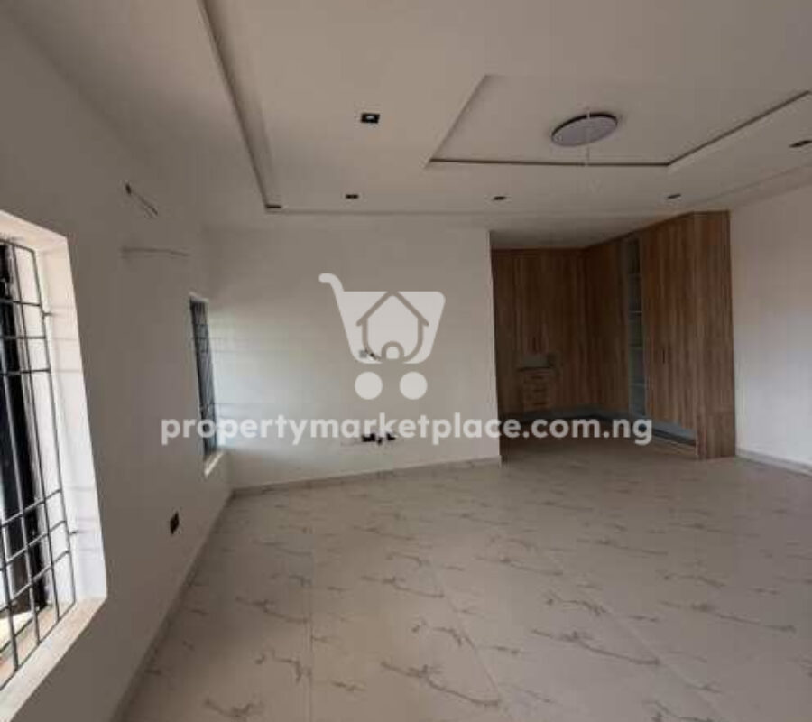 4 bedroom semi-detached duplex with Bq & basement