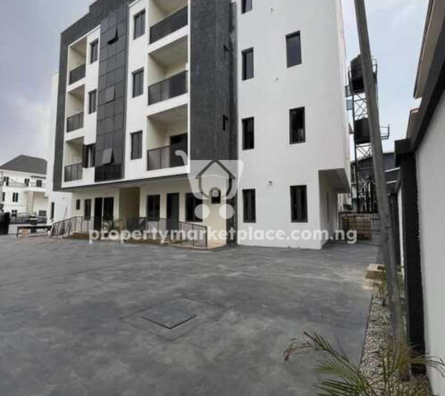 Spacious 2 bedroom flat in a nice area with tarred roads