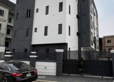 Spacious 2 bedroom flat in a nice area with tarred roads