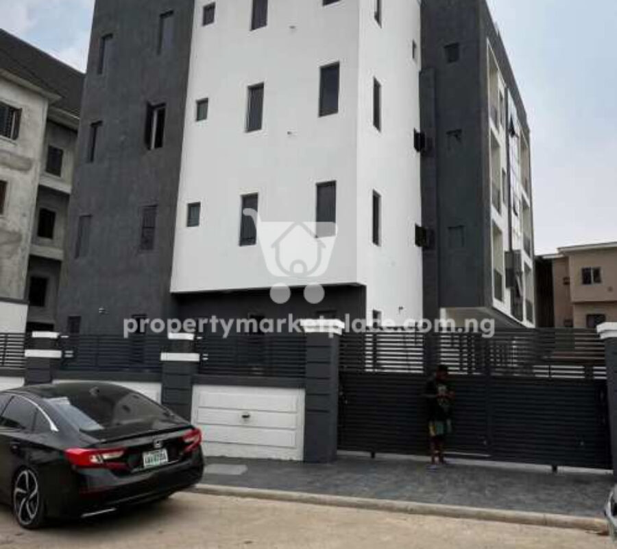 Spacious 2 bedroom flat in a nice area with tarred roads