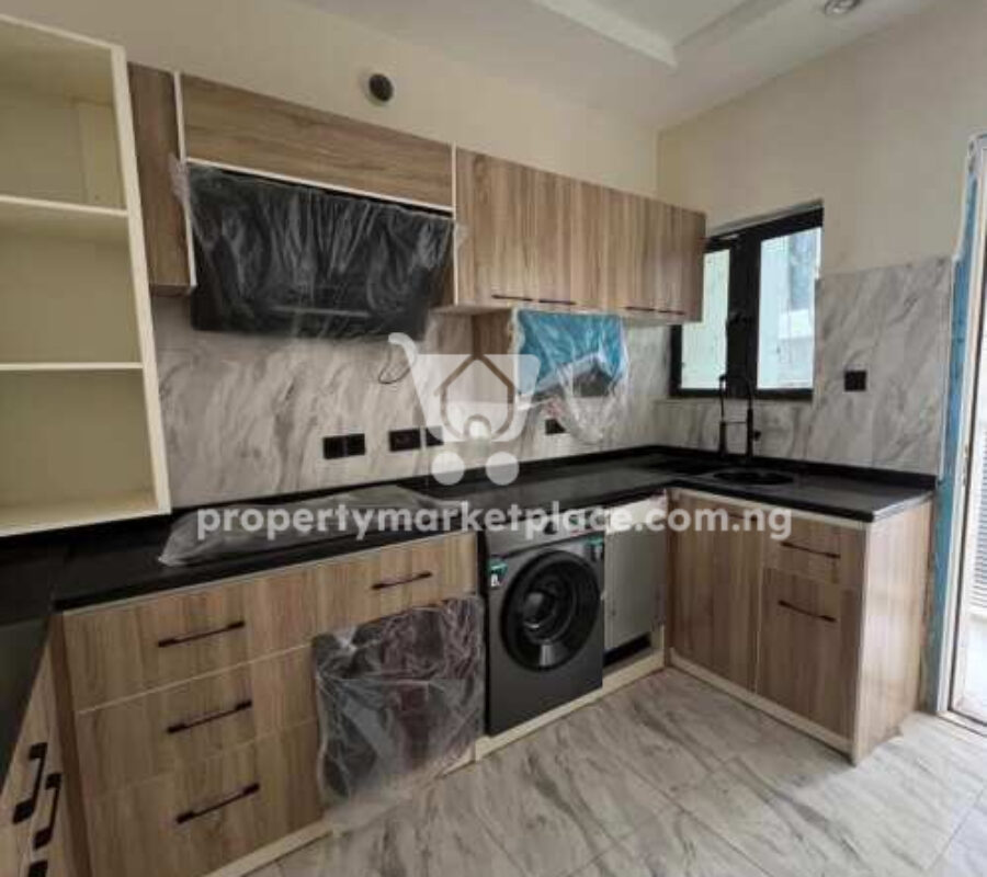 Spacious 2 bedroom flat in a nice area with tarred roads