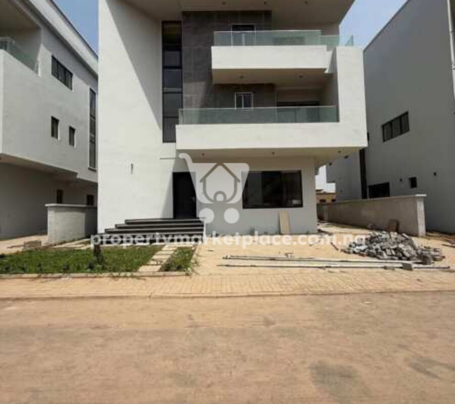 Smart 5 bedroom detached duplex with Bq in an estate