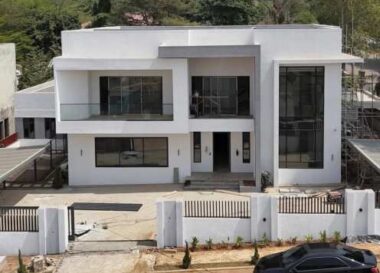 5 bedroom detached duplex with 1 bedroom guest chalet