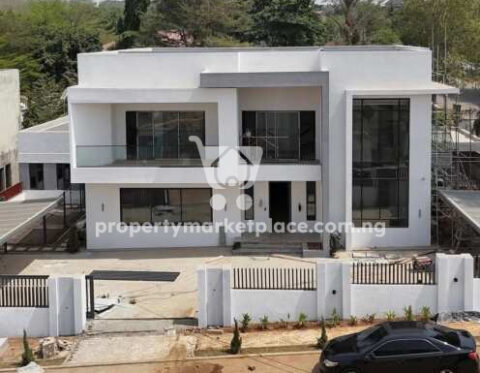 5 bedroom detached duplex with 1 bedroom guest chalet