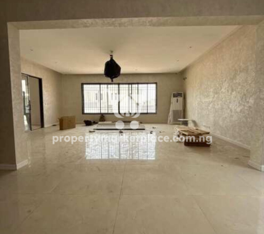 5 bedroom detached duplex with 1 bedroom guest chalet