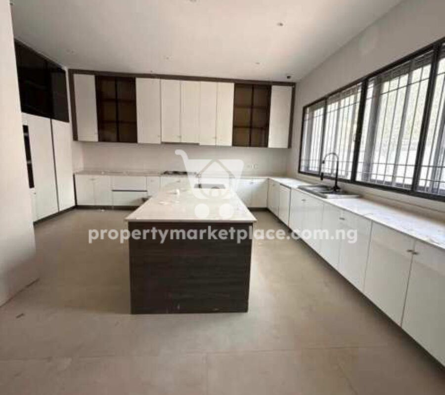 5 bedroom detached duplex with 1 bedroom guest chalet