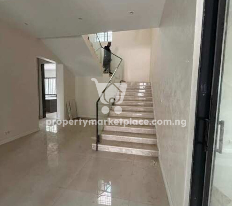 5 bedroom detached duplex with 1 bedroom guest chalet