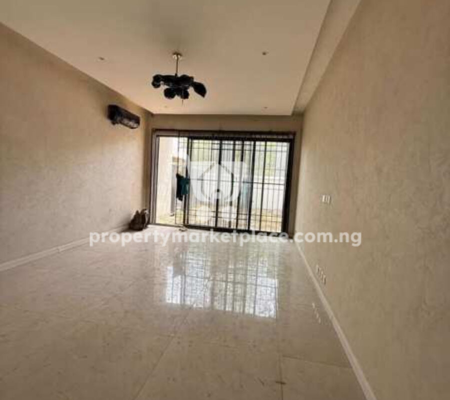 5 bedroom detached duplex with 1 bedroom guest chalet