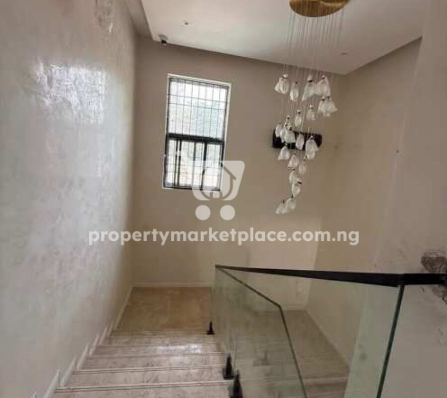 5 bedroom detached duplex with 1 bedroom guest chalet
