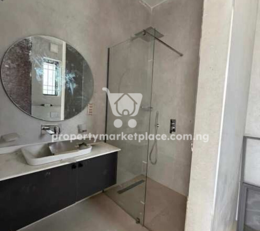 5 bedroom detached duplex with 1 bedroom guest chalet