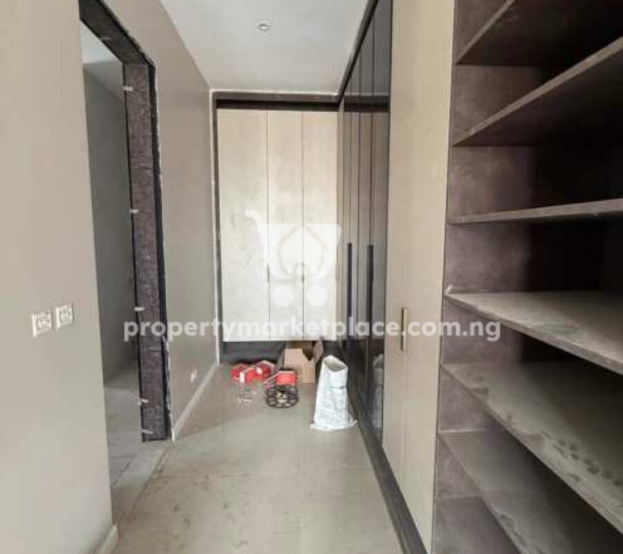 5 bedroom detached duplex with 1 bedroom guest chalet