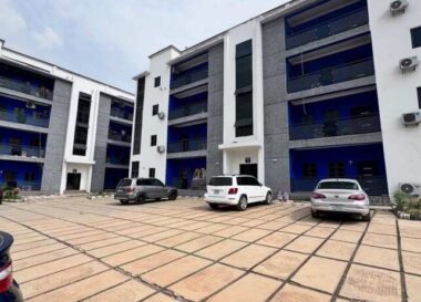 Superbly furnished 3 bedroom flat with Bq