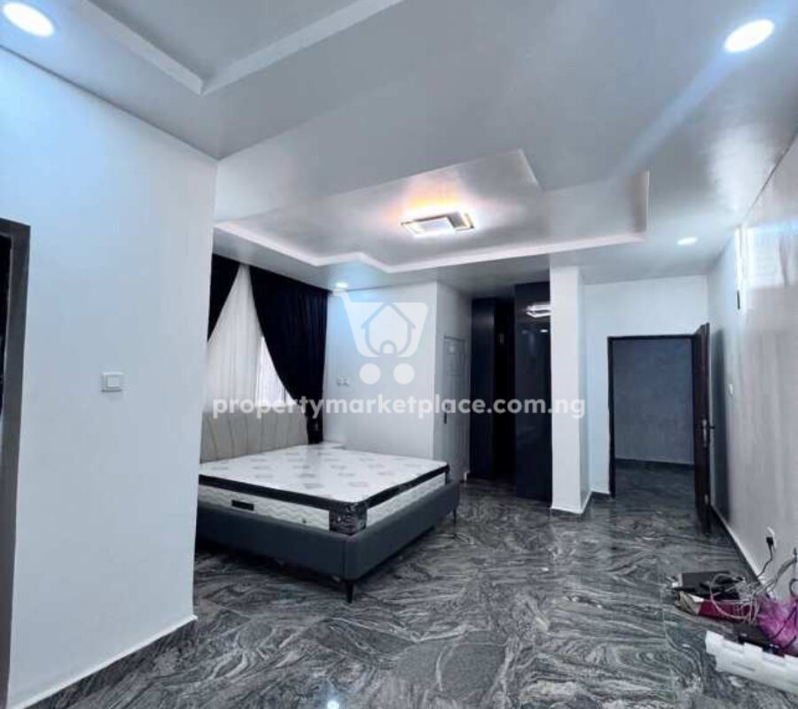 Superbly furnished 3 bedroom flat with Bq