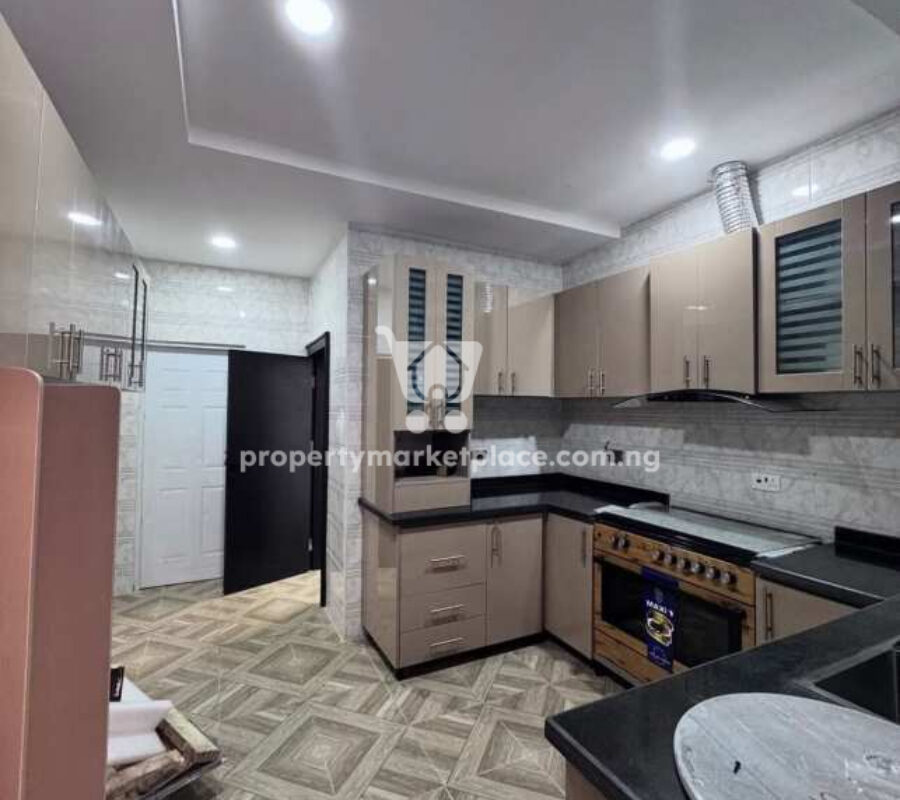 Superbly furnished 3 bedroom flat with Bq