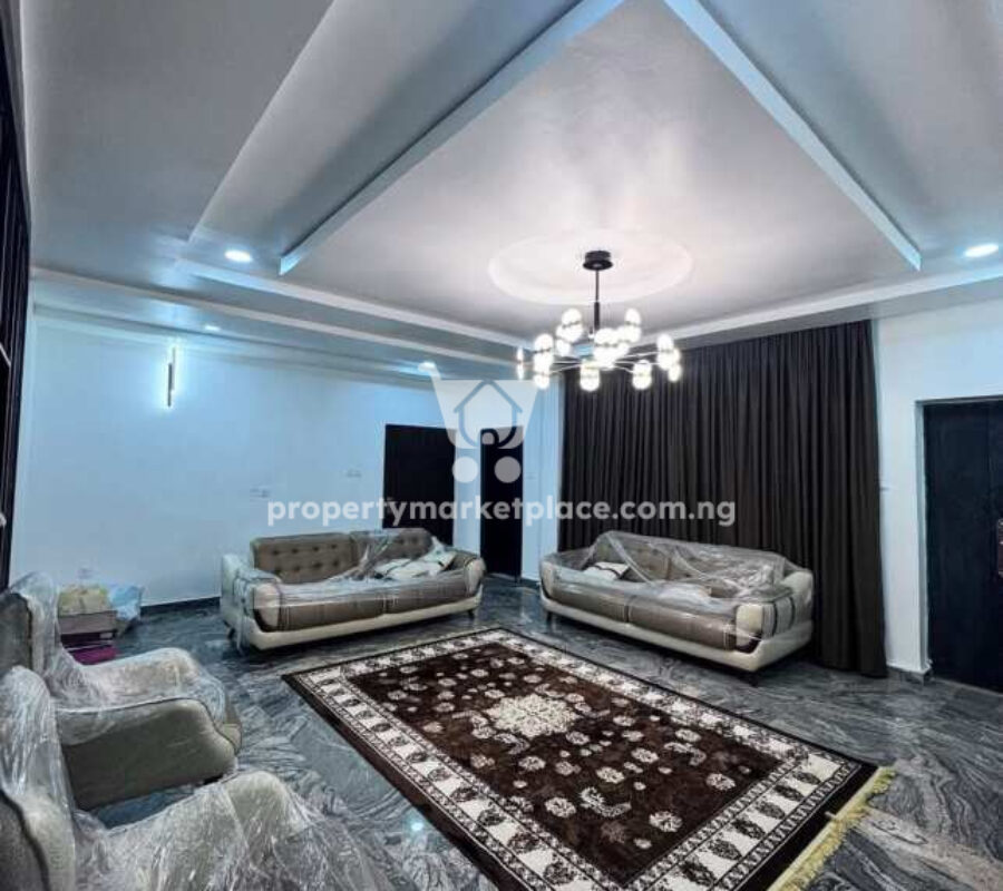 Superbly furnished 3 bedroom flat with Bq