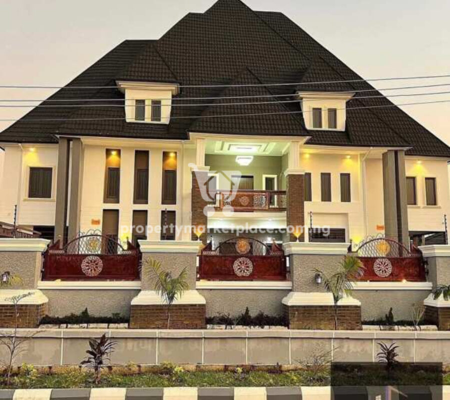 6 bedroom detached duplex & guest chalet with swimming pool