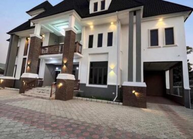 6 bedroom detached duplex & guest chalet with swimming pool