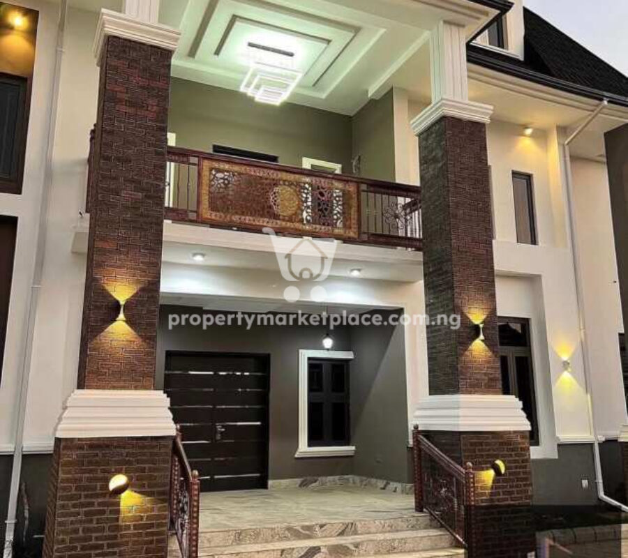 6 bedroom detached duplex & guest chalet with swimming pool