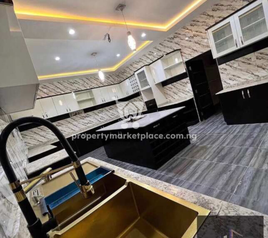 6 bedroom detached duplex & guest chalet with swimming pool