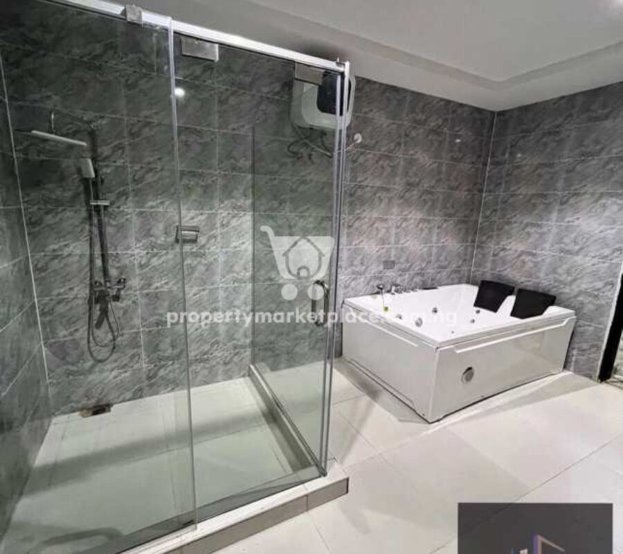 6 bedroom detached duplex & guest chalet with swimming pool