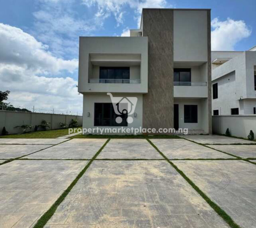 Superbly finished 5 bedroom detached duplex with Bq