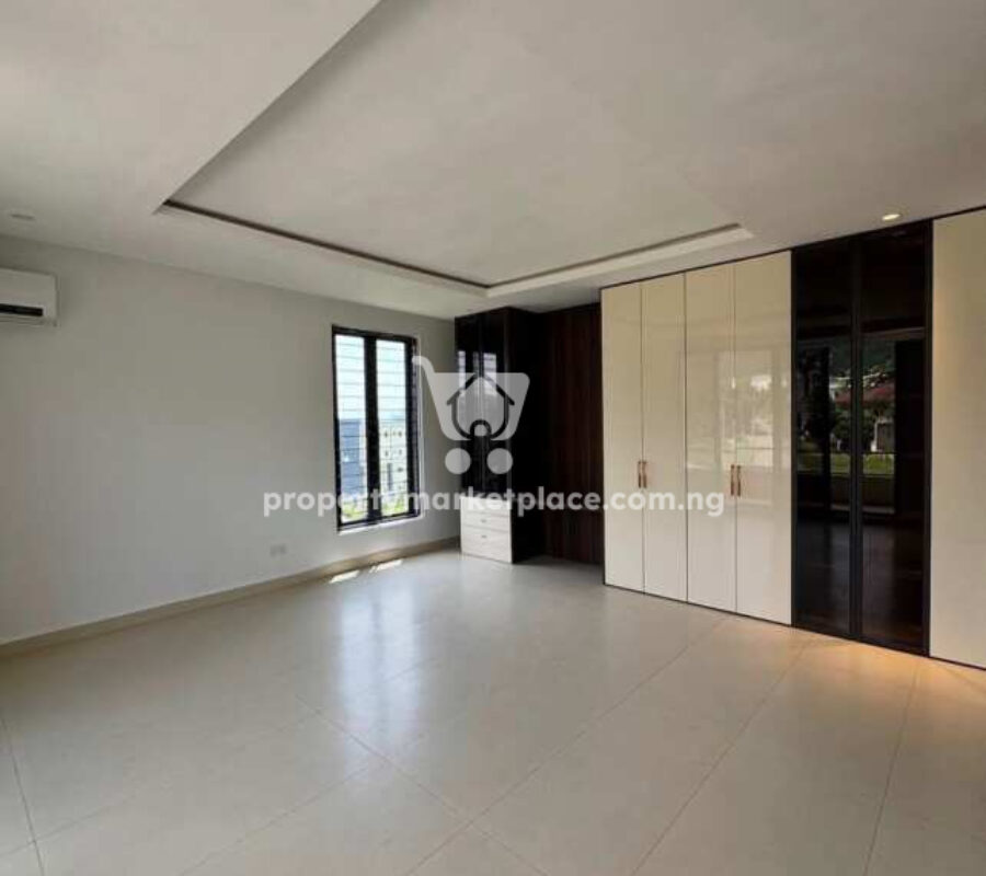 Superbly finished 5 bedroom detached duplex with Bq