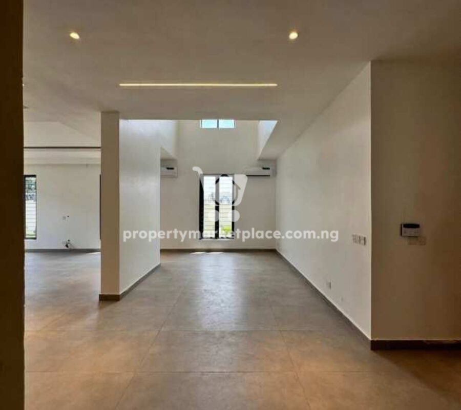 Superbly finished 5 bedroom detached duplex with Bq