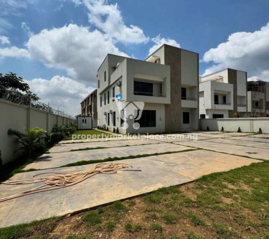 Superbly finished 5 bedroom detached duplex with Bq