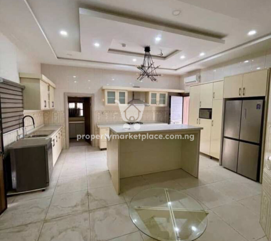 Furnished 5 bedroom detached duplex with 2 rooms Bq