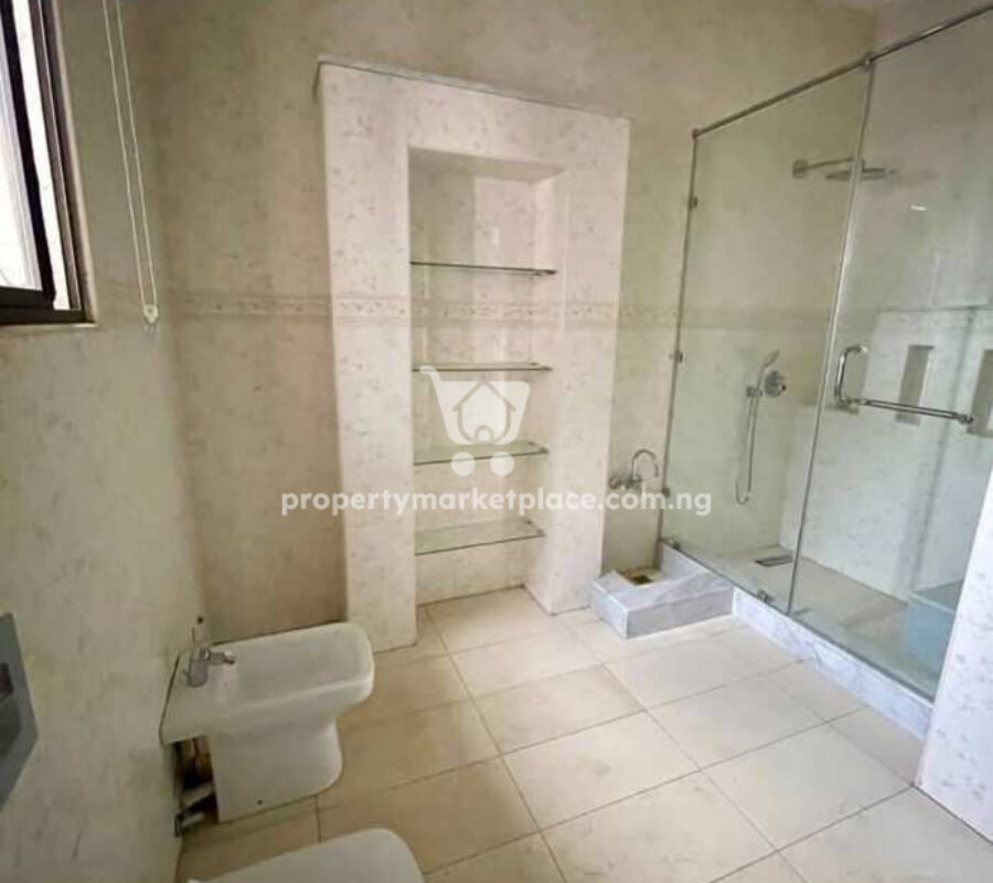 Furnished 5 bedroom detached duplex with 2 rooms Bq