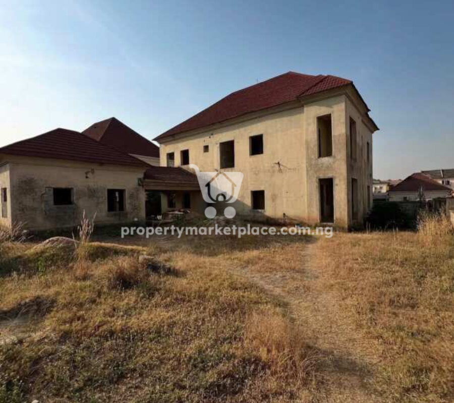 5 bedroom detached duplex with Bq in a secured estate
