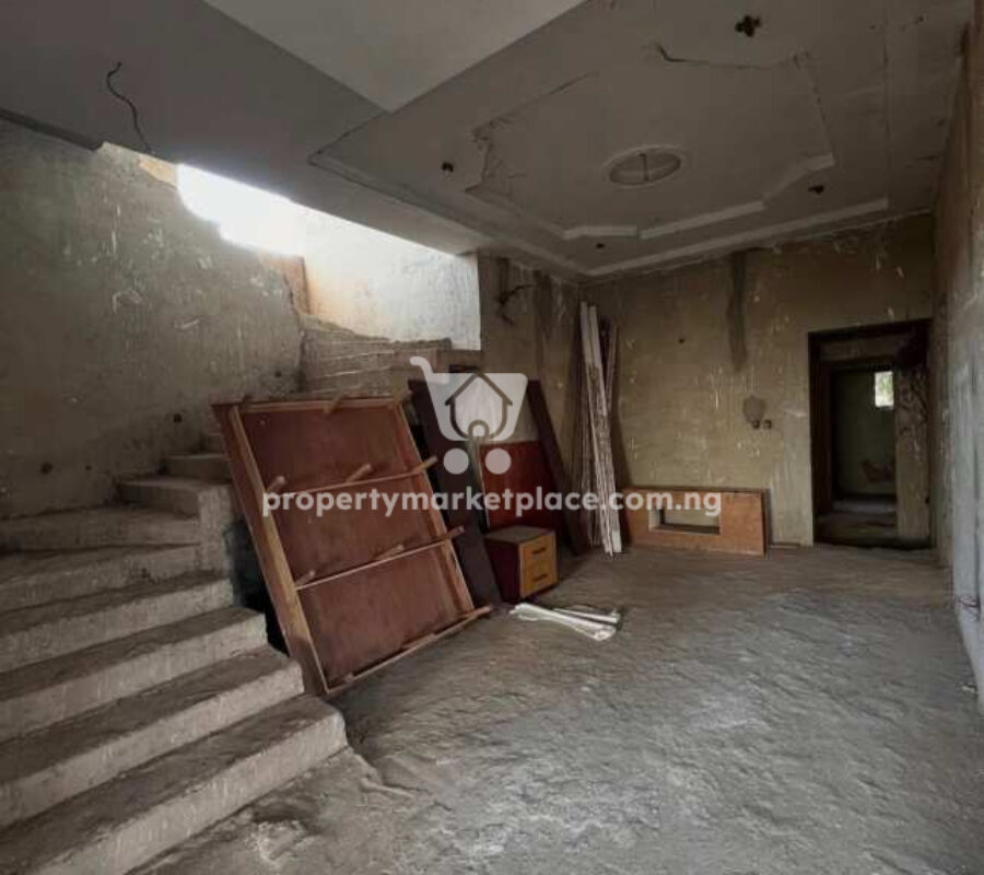 5 bedroom detached duplex with Bq in a secured estate