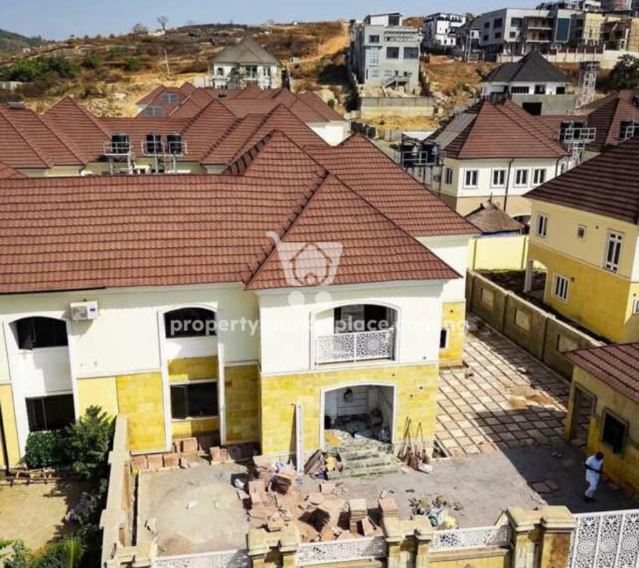 5 bedroom semi-detached duplex with swimming pool