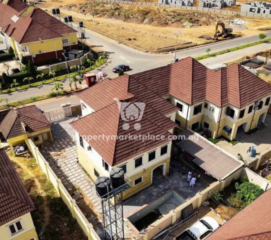 5 bedroom semi-detached duplex with swimming pool