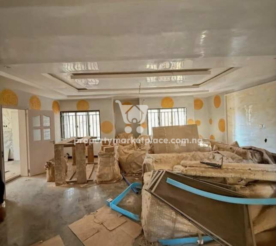 5 bedroom semi-detached duplex with swimming pool