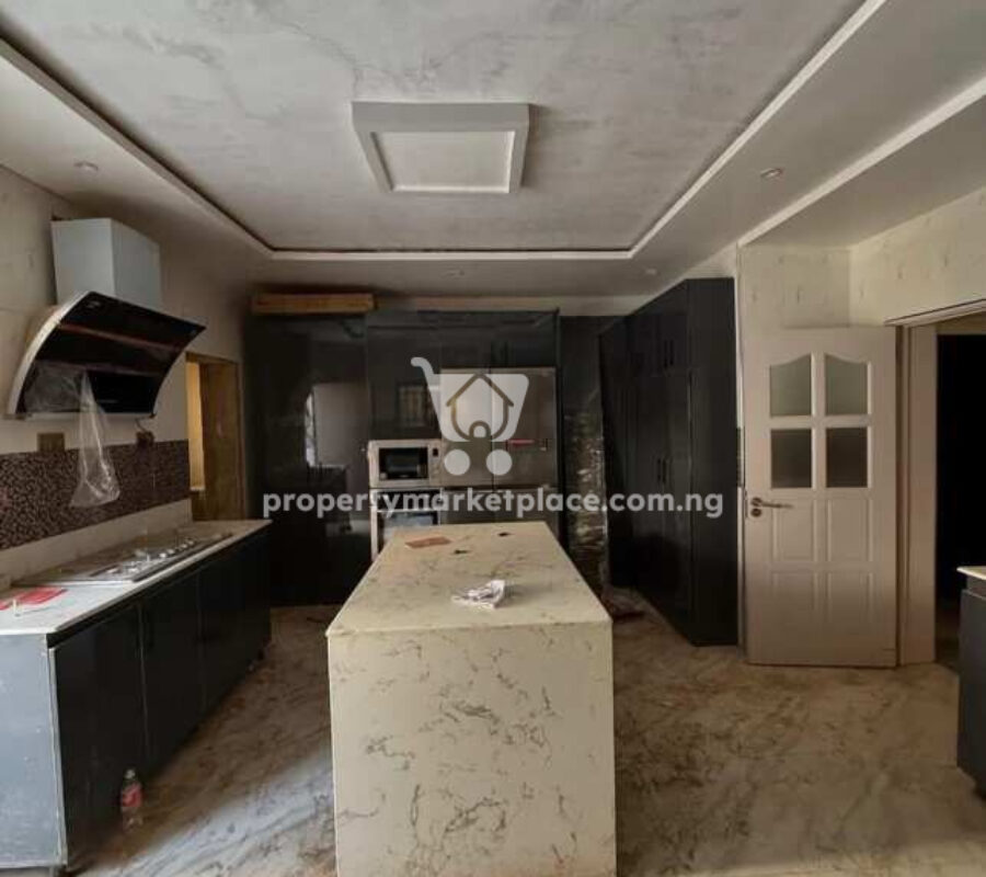5 bedroom semi-detached duplex with swimming pool