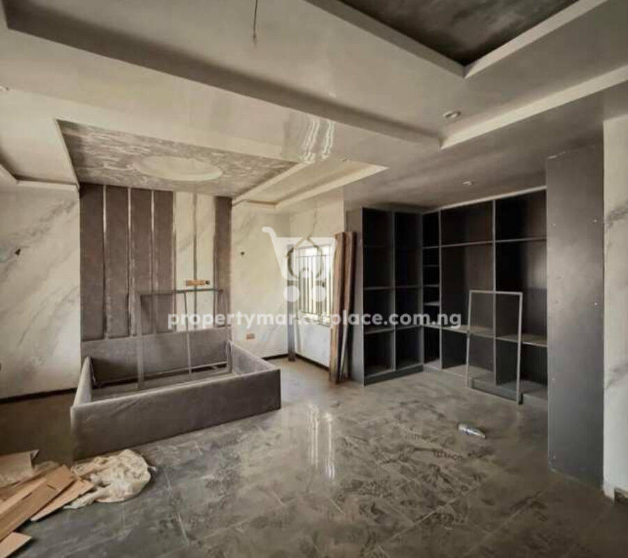 5 bedroom semi-detached duplex with swimming pool