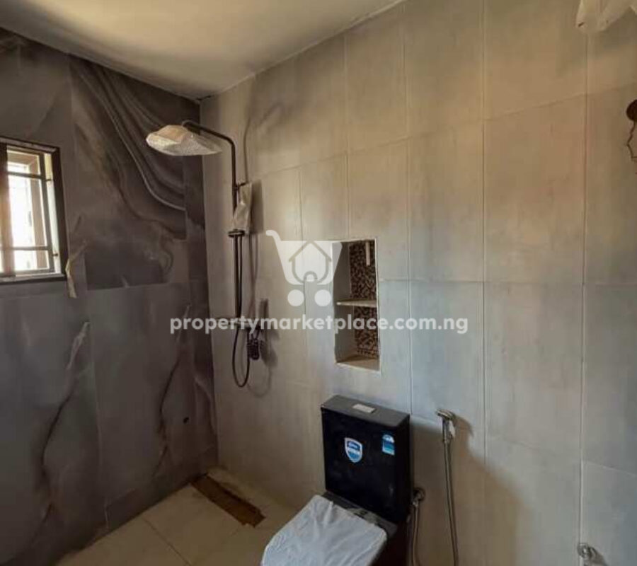 5 bedroom semi-detached duplex with swimming pool